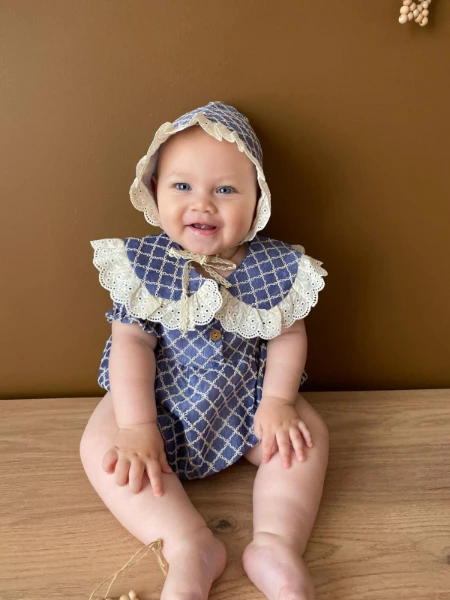 Kız Bebek Şapkalı Dantel Fistolu Çıtçıtlı Romper Badi İkili Set - MAVİ