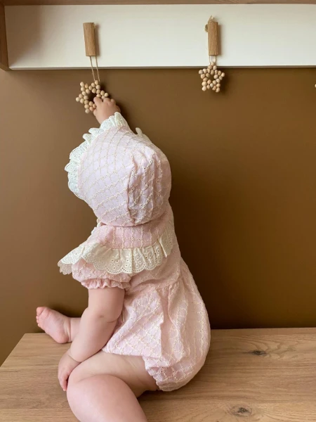 Kız Bebek Şapkalı Dantel Fistolu Çıtçıtlı Romper Badi İkili Set - PUDRA PEMBE
