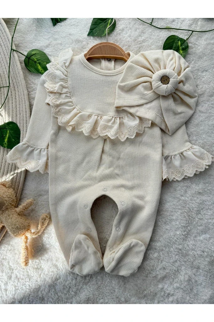 Dantel Yaka Kollu Bandana Aksesuarlı İkili Kız Bebek Premium Takım Tulum - KREM