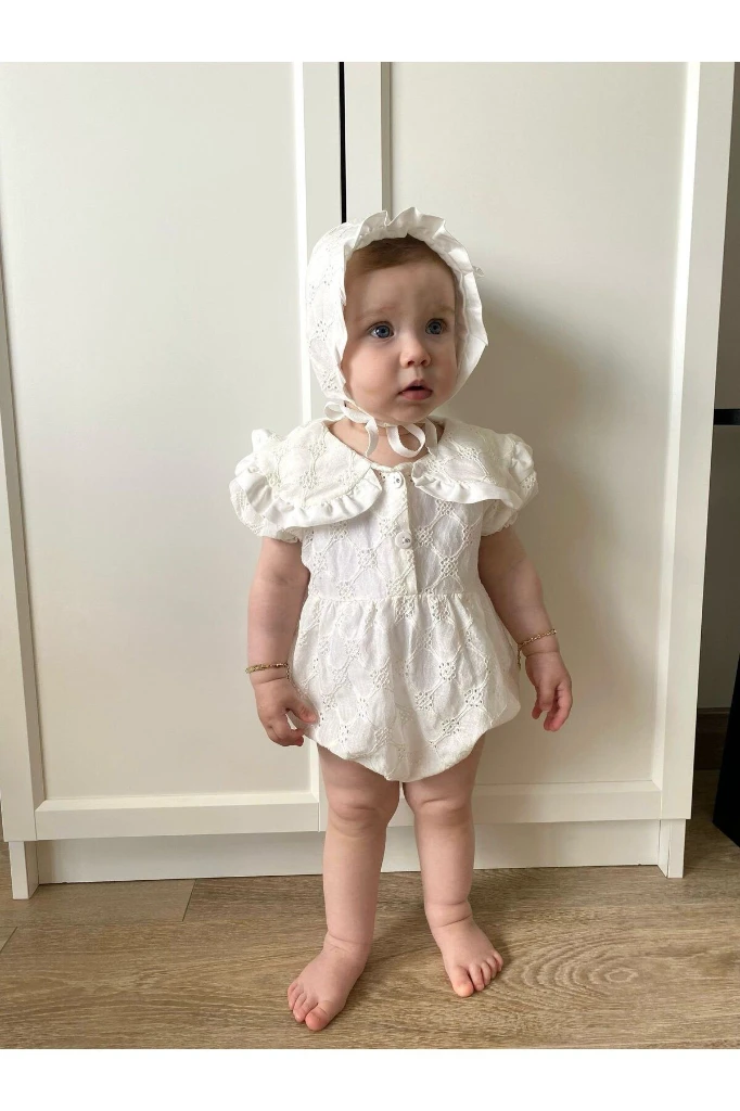 Kız Bebek Şapkalı Güpür İşlemeli Çıtçıtlı Romper Badi İkili Set - BEYAZ
