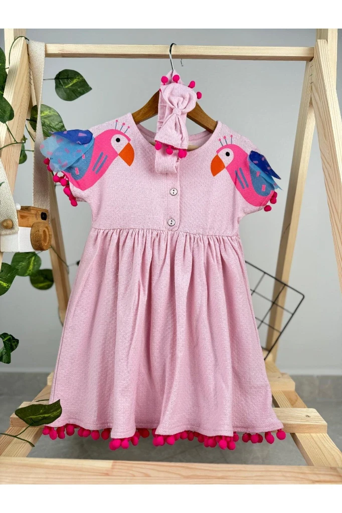 SİNGAPUR KOLLARI KUŞLU BANDANALI KIZ ÇOCUK ELBİSE - PEMBE