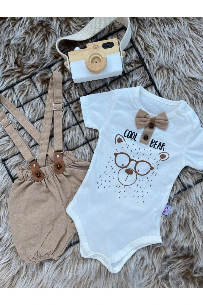 Yazlık Cool Bear Baskılı Papyonlu Askılı Şortlu 2'li Bebek Takımı - KOYU KAHVERENGİ