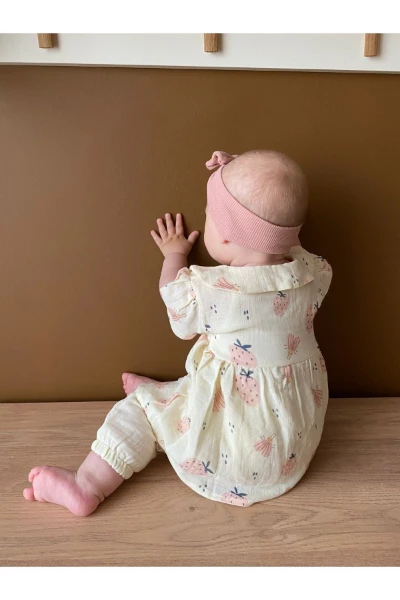ÇİLEK DESENLİ MÜSLİN %100 PAMUKLU KIZ BEBEK İKİLİ TAKIM - KREM