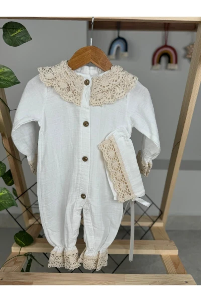 Güpürlü Şapkalı Alttan Çıtlıtlı Müslin Lüx Kalite Özel Gün Mevlüt Kız Bebek Tulum Takım - BEJ