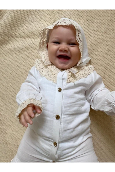 Güpürlü Şapkalı Alttan Çıtlıtlı Müslin Lüx Kalite Özel Gün Mevlüt Kız Bebek Tulum Takım - BEJ