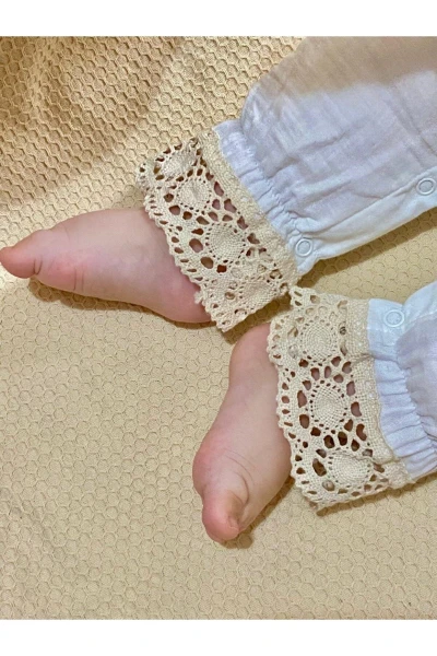 Güpürlü Şapkalı Alttan Çıtlıtlı Müslin Lüx Kalite Özel Gün Mevlüt Kız Bebek Tulum Takım - BEJ