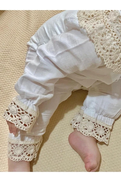 Güpürlü Şapkalı Alttan Çıtlıtlı Müslin Lüx Kalite Özel Gün Mevlüt Kız Bebek Tulum Takım - BEJ