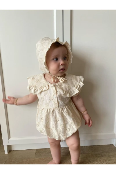 Kız Bebek Şapkalı Güpür İşlemeli Çıtçıtlı Romper Badi İkili Set - BEJ