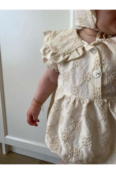 Kız Bebek Şapkalı Güpür İşlemeli Çıtçıtlı Romper Badi İkili Set - BEJ