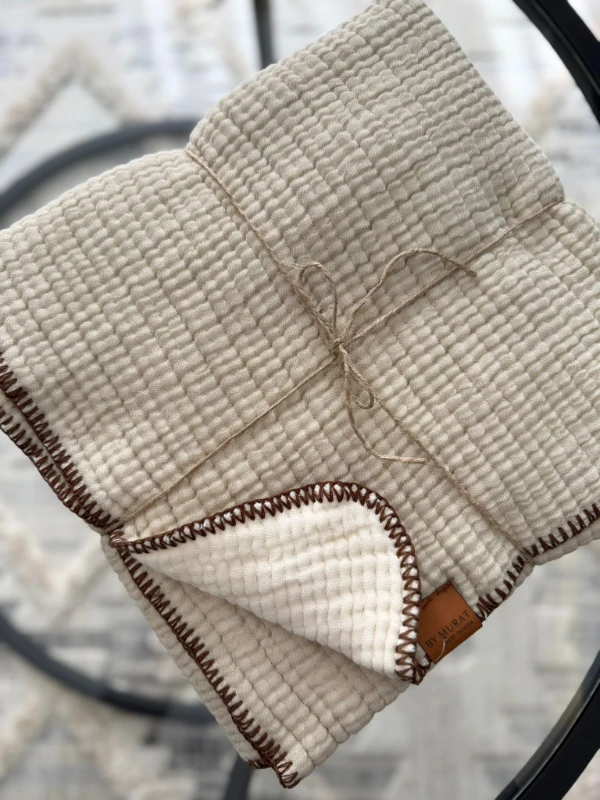 %100 Pamuklu 4 Katlı Yanları Oyalı Dikişli Müslin Battaniye - BEJ