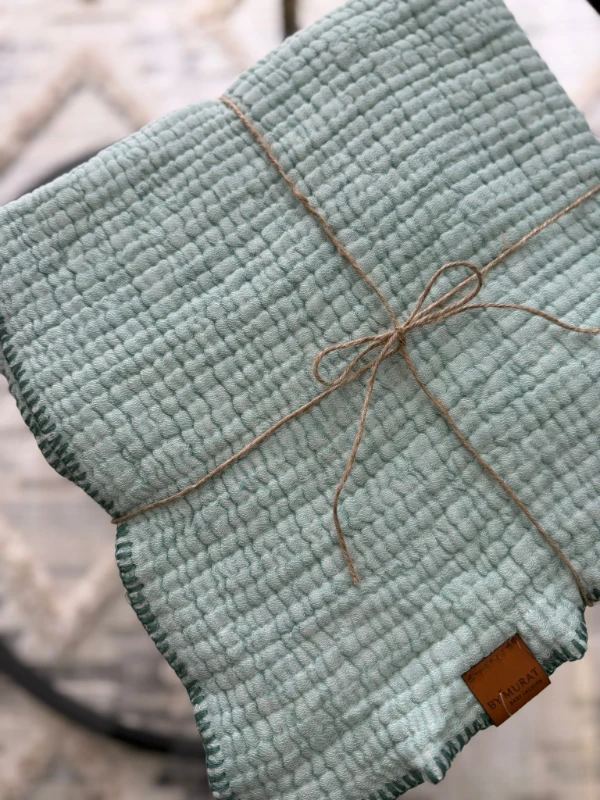 %100 Pamuklu 4 Katlı Yanları Oyalı Dikişli Müslin Battaniye - YEŞİL