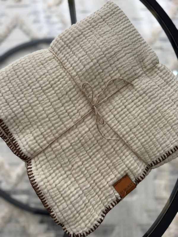 %100 Pamuklu 4 Katlı Yanları Oyalı Dikişli Müslin Battaniye - BEJ