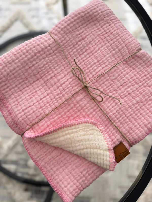 %100 Pamuklu 4 Katlı Yanları Oyalı Dikişli Müslin Battaniye - PEMBE